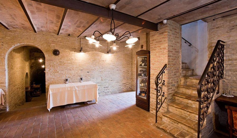 Castello Montegiove Hotell Fano Eksteriør bilde