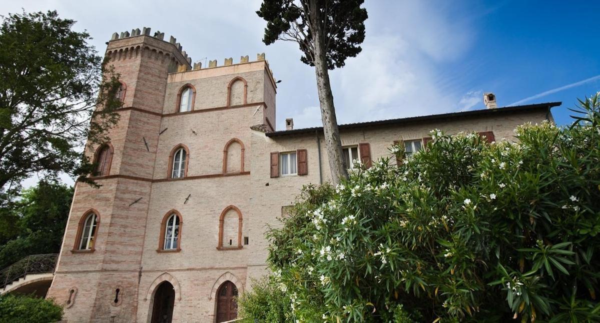Castello Montegiove Hotell Fano Eksteriør bilde