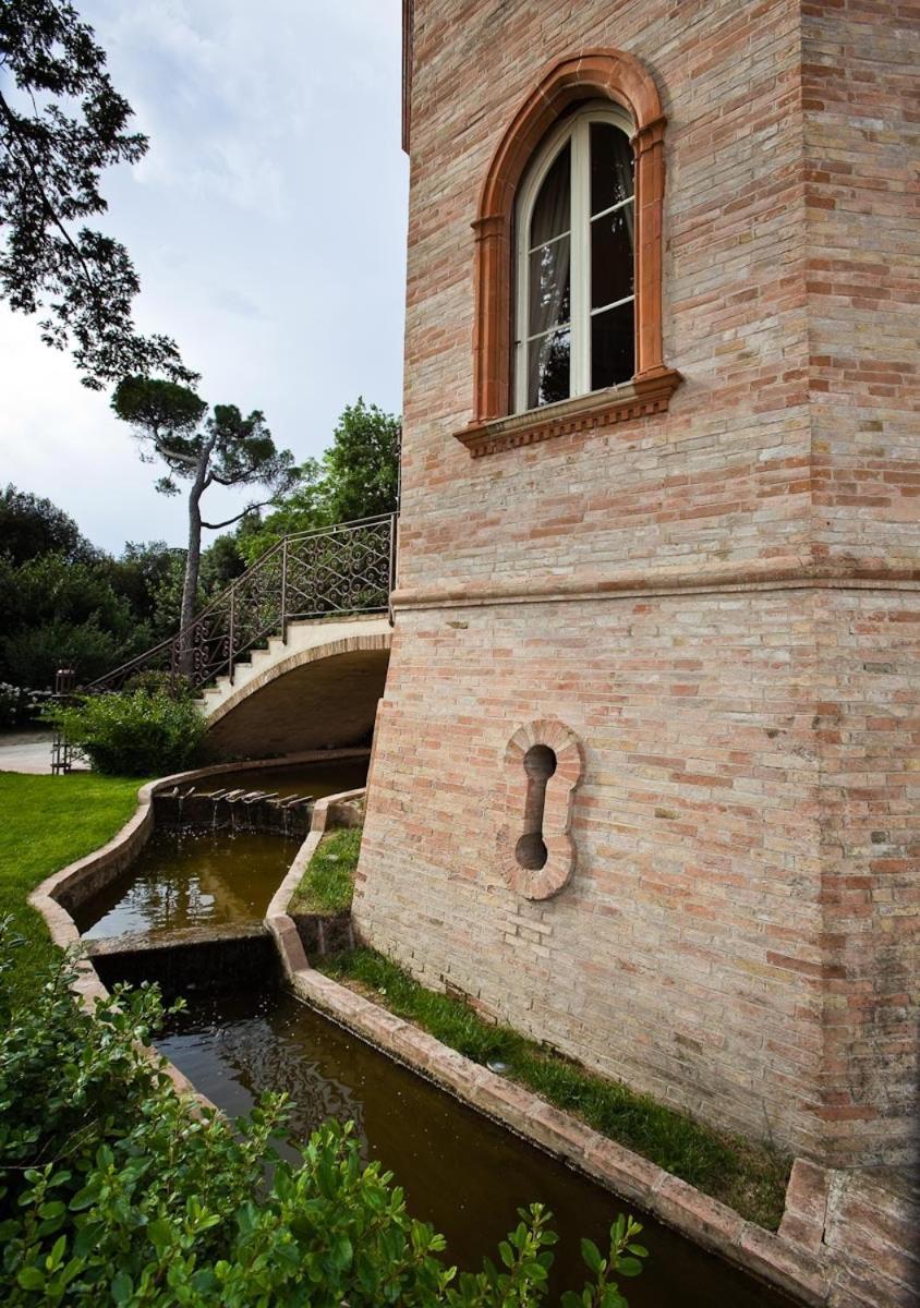 Castello Montegiove Hotell Fano Eksteriør bilde