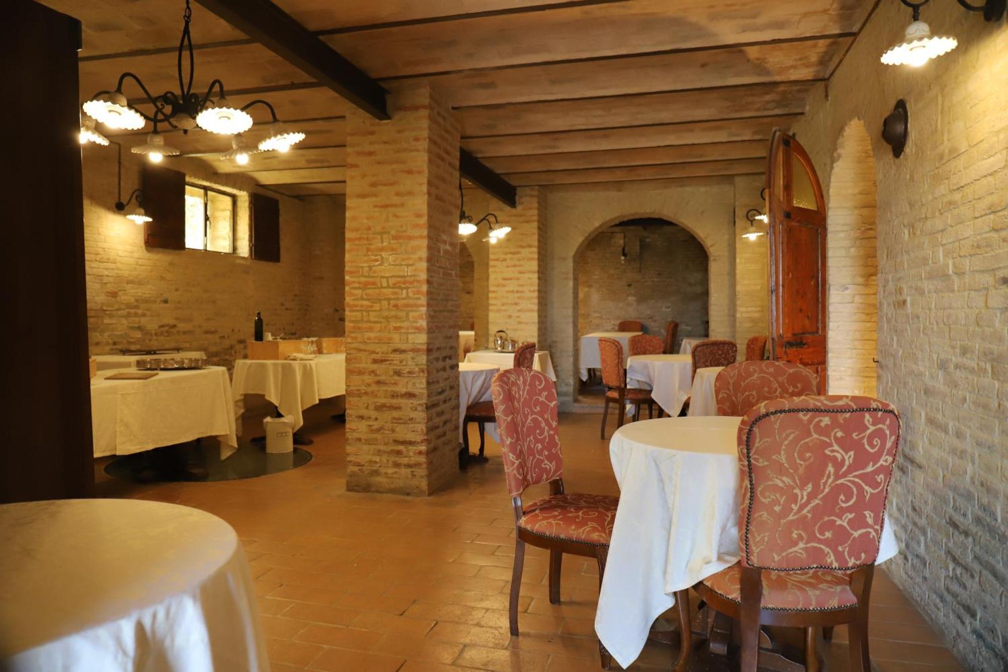 Castello Montegiove Hotell Fano Eksteriør bilde