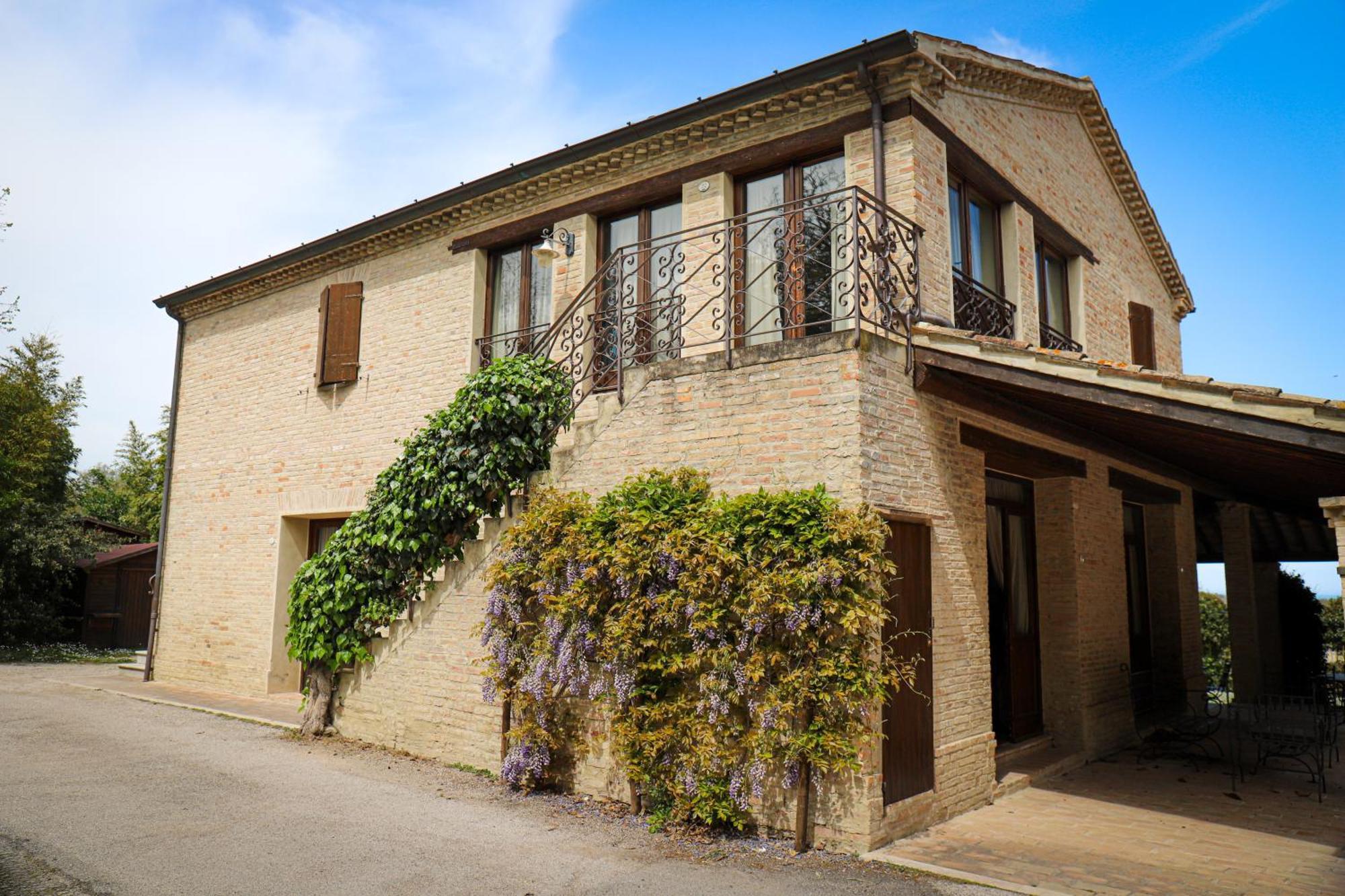 Castello Montegiove Hotell Fano Eksteriør bilde