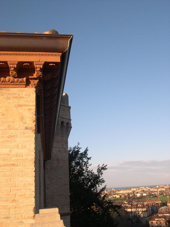 Castello Montegiove Hotell Fano Eksteriør bilde