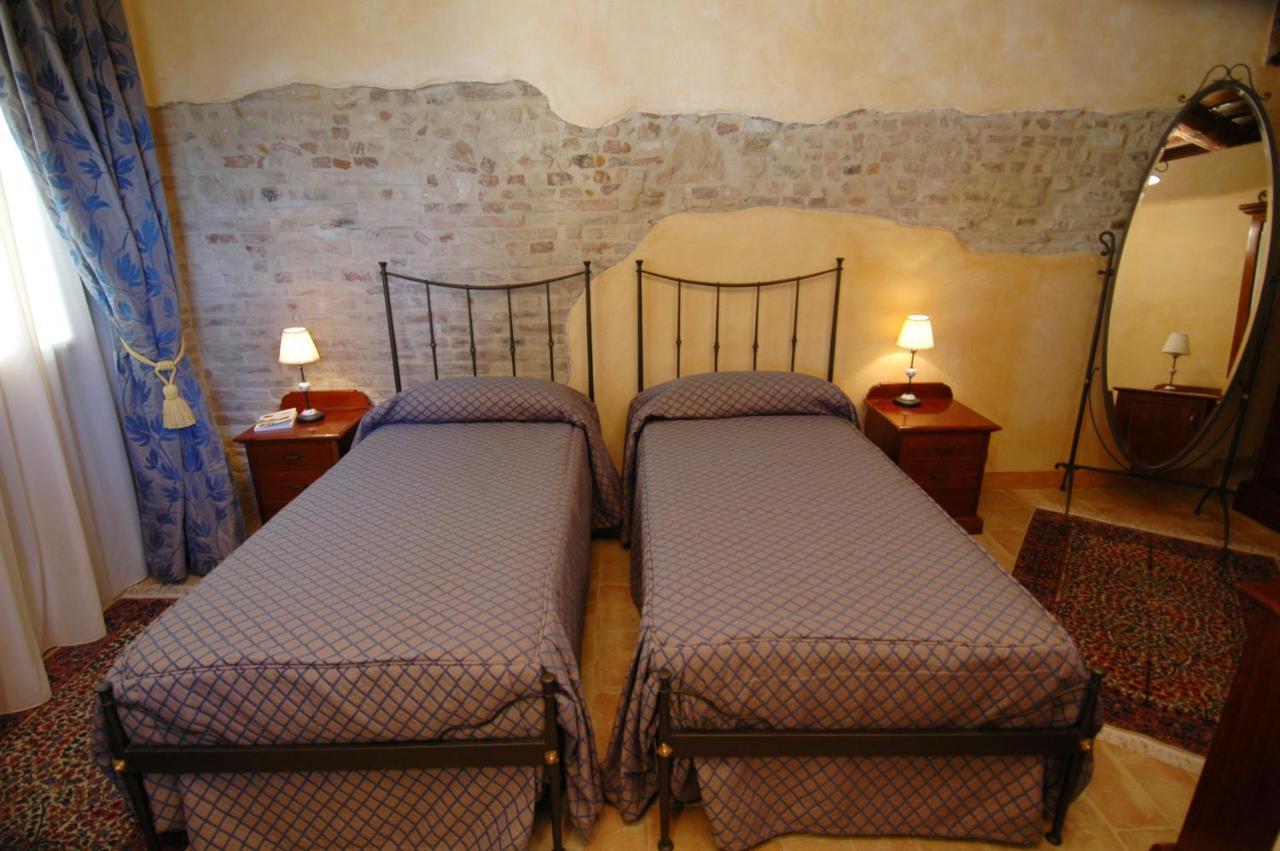 Castello Montegiove Hotell Fano Eksteriør bilde